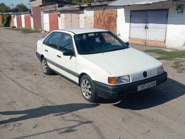 Белый Фольксваген Пассат, объемом двигателя 0 л и пробегом 315 тыс. км за 1550 $, фото 1 на Automoto.ua