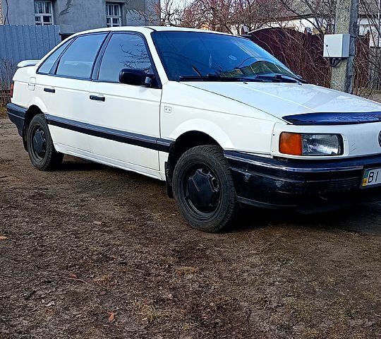 Білий Фольксваген Пассат, об'ємом двигуна 1.8 л та пробігом 300 тис. км за 1020 $, фото 1 на Automoto.ua