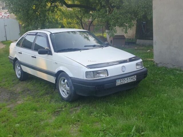 Белый Фольксваген Пассат, объемом двигателя 1.8 л и пробегом 330 тыс. км за 1200 $, фото 1 на Automoto.ua