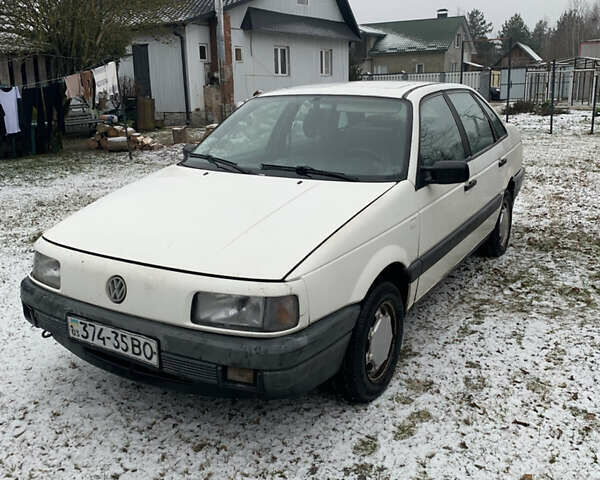 Білий Фольксваген Пассат, об'ємом двигуна 1.8 л та пробігом 415 тис. км за 1400 $, фото 1 на Automoto.ua