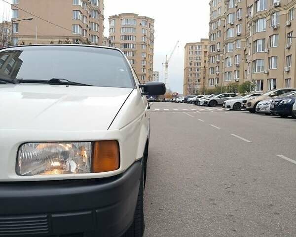 Белый Фольксваген Пассат, объемом двигателя 1.8 л и пробегом 410 тыс. км за 2500 $, фото 1 на Automoto.ua