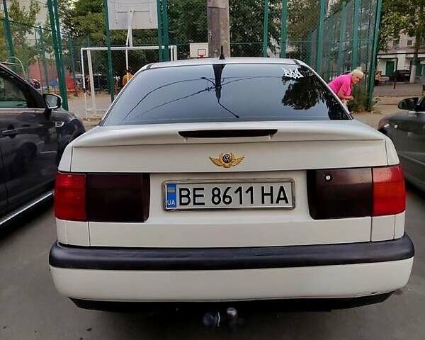 Белый Фольксваген Пассат, объемом двигателя 1.8 л и пробегом 250 тыс. км за 2700 $, фото 1 на Automoto.ua