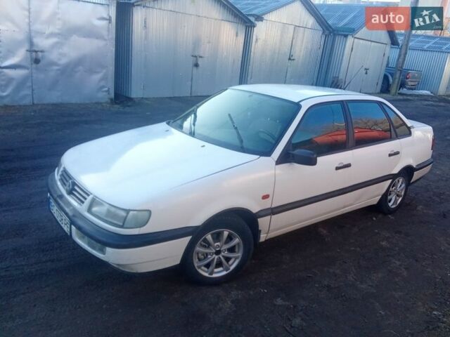 Белый Фольксваген Пассат, объемом двигателя 1.98 л и пробегом 180 тыс. км за 1100 $, фото 1 на Automoto.ua