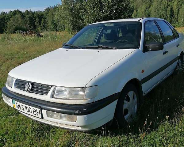 Белый Фольксваген Пассат, объемом двигателя 2 л и пробегом 310 тыс. км за 2200 $, фото 1 на Automoto.ua