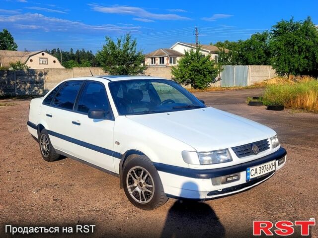 Білий Фольксваген Пассат, об'ємом двигуна 1.9 л та пробігом 300 тис. км за 2600 $, фото 1 на Automoto.ua