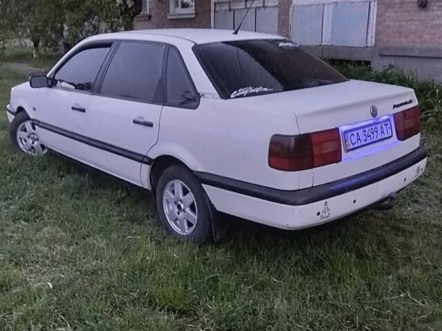 Білий Фольксваген Пассат, об'ємом двигуна 1.8 л та пробігом 300 тис. км за 1100 $, фото 1 на Automoto.ua