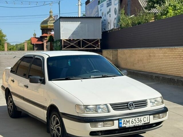 Белый Фольксваген Пассат, объемом двигателя 1.8 л и пробегом 404 тыс. км за 2200 $, фото 1 на Automoto.ua