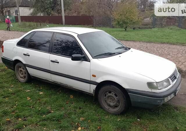 Білий Фольксваген Пассат, об'ємом двигуна 2 л та пробігом 325 тис. км за 2200 $, фото 1 на Automoto.ua