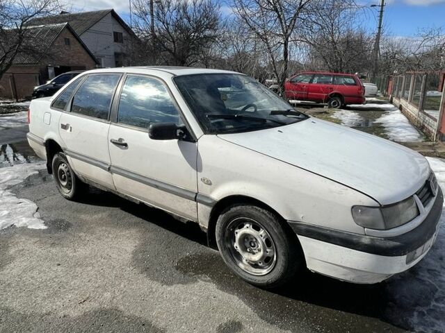 Белый Фольксваген Пассат, объемом двигателя 1.9 л и пробегом 200 тыс. км за 640 $, фото 1 на Automoto.ua