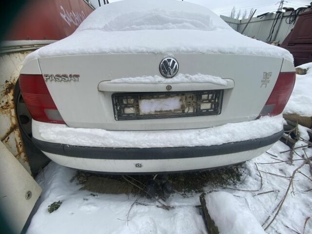 Белый Фольксваген Пассат, объемом двигателя 1.8 л и пробегом 350 тыс. км за 1350 $, фото 1 на Automoto.ua