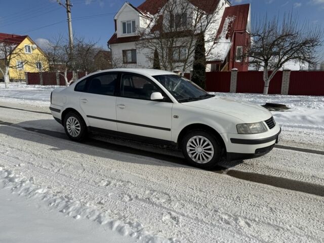 Белый Фольксваген Пассат, объемом двигателя 1.9 л и пробегом 350 тыс. км за 1499 $, фото 1 на Automoto.ua