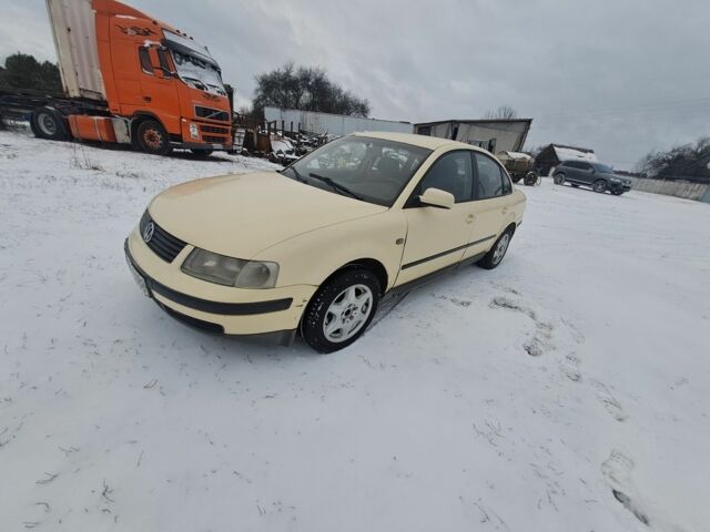 Белый Фольксваген Пассат, объемом двигателя 0 л и пробегом 350 тыс. км за 1550 $, фото 1 на Automoto.ua