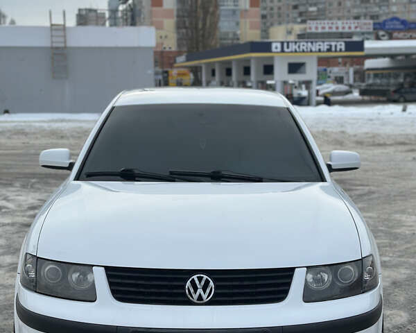 Белый Фольксваген Пассат, объемом двигателя 1.78 л и пробегом 360 тыс. км за 4000 $, фото 1 на Automoto.ua