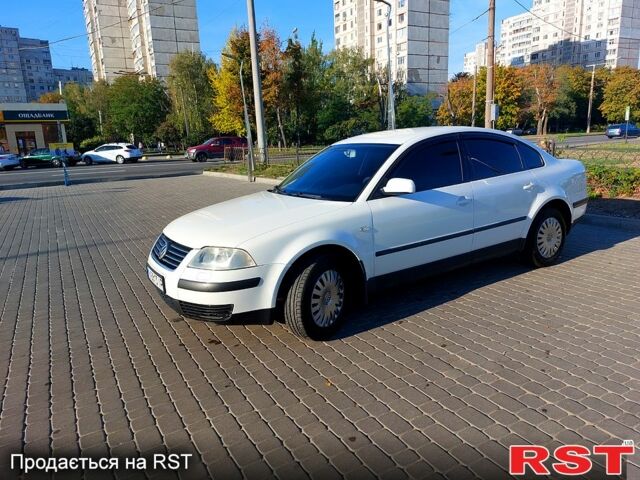 Белый Фольксваген Пассат, объемом двигателя 1.6 л и пробегом 268 тыс. км за 3900 $, фото 1 на Automoto.ua