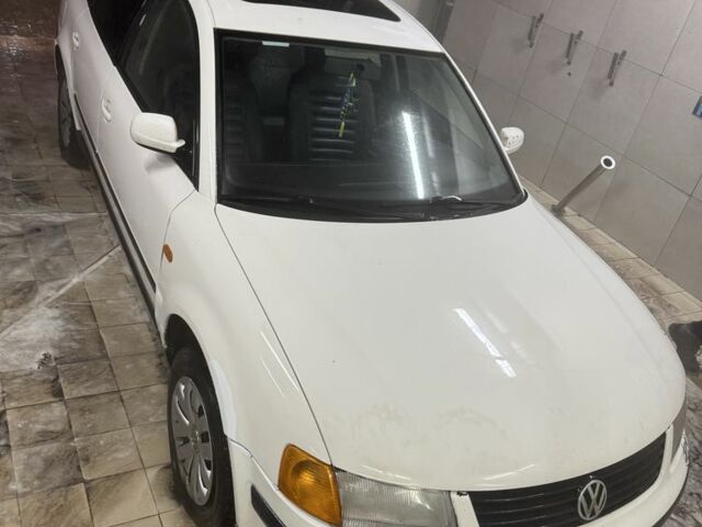 Белый Фольксваген Пассат, объемом двигателя 1.8 л и пробегом 318 тыс. км за 1650 $, фото 1 на Automoto.ua