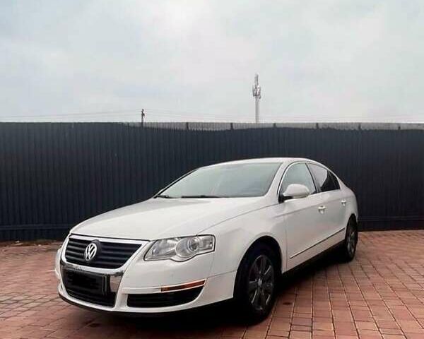 Белый Фольксваген Пассат, объемом двигателя 2 л и пробегом 166 тыс. км за 6500 $, фото 1 на Automoto.ua