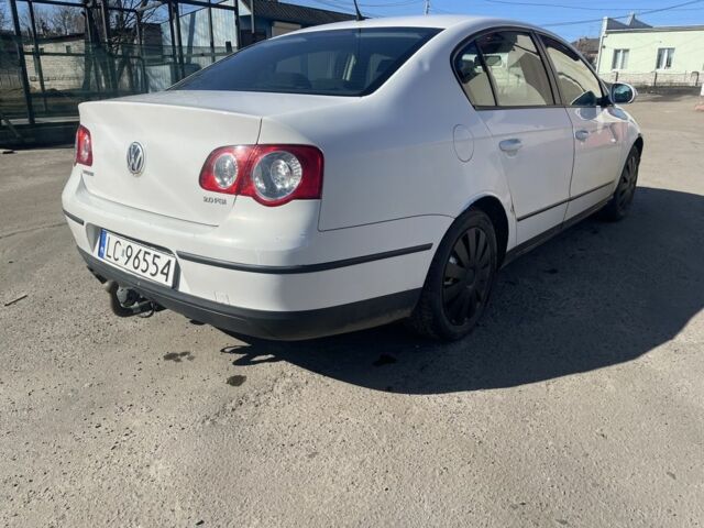 Белый Фольксваген Пассат, объемом двигателя 2 л и пробегом 289 тыс. км за 1800 $, фото 1 на Automoto.ua