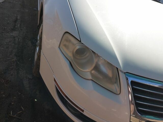 Белый Фольксваген Пассат, объемом двигателя 1.8 л и пробегом 242 тыс. км за 6400 $, фото 1 на Automoto.ua