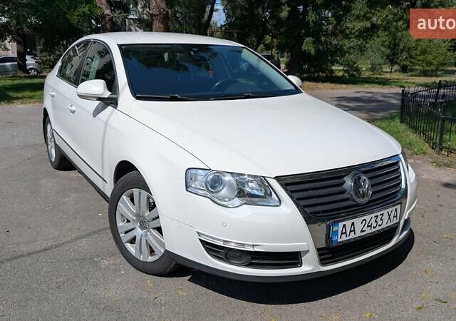 Білий Фольксваген Пассат, об'ємом двигуна 1.8 л та пробігом 224 тис. км за 6999 $, фото 1 на Automoto.ua