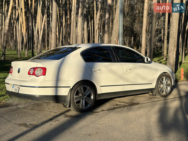 Белый Фольксваген Пассат, объемом двигателя 1.98 л и пробегом 277 тыс. км за 9000 $, фото 1 на Automoto.ua