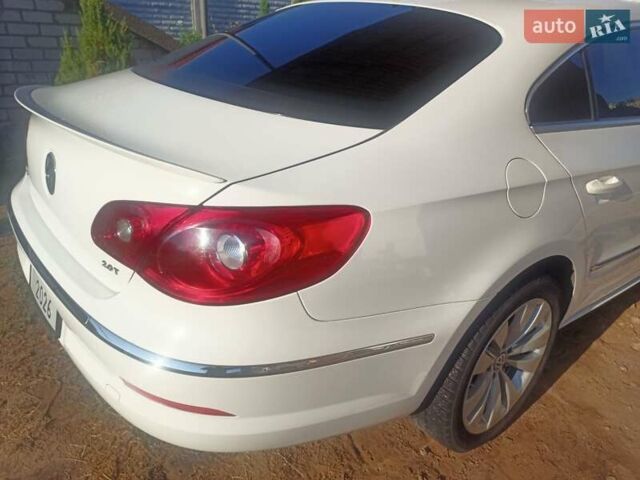 Білий Фольксваген Пассат, об'ємом двигуна 2 л та пробігом 222 тис. км за 9000 $, фото 1 на Automoto.ua