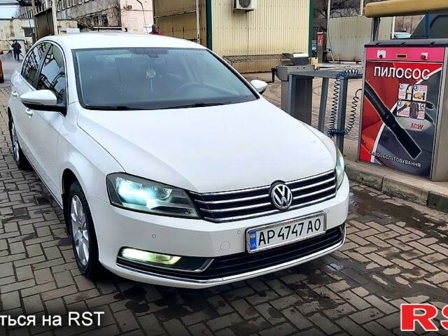 Белый Фольксваген Пассат, объемом двигателя 1.8 л и пробегом 217 тыс. км за 12000 $, фото 1 на Automoto.ua