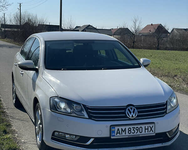 Белый Фольксваген Пассат, объемом двигателя 2 л и пробегом 300 тыс. км за 7999 $, фото 1 на Automoto.ua