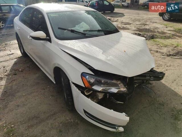 Белый Фольксваген Пассат, объемом двигателя 2.5 л и пробегом 204 тыс. км за 3500 $, фото 1 на Automoto.ua