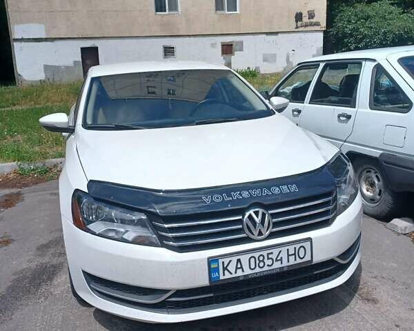 Білий Фольксваген Пассат, об'ємом двигуна 2.5 л та пробігом 186 тис. км за 10500 $, фото 1 на Automoto.ua