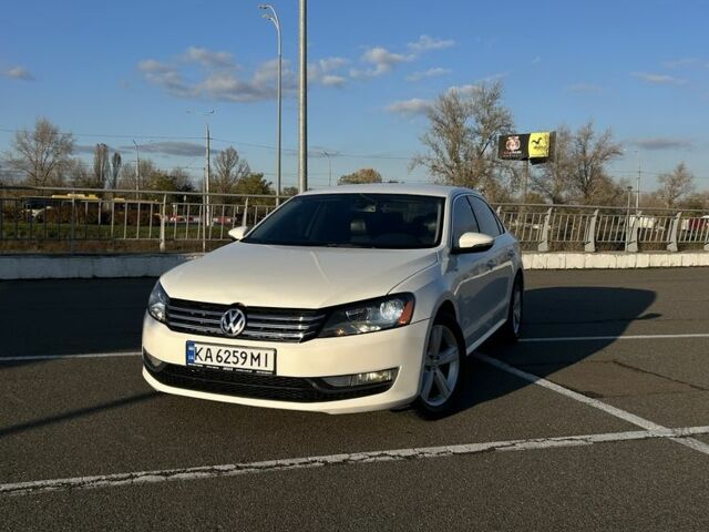 Білий Фольксваген Пассат, об'ємом двигуна 2.5 л та пробігом 240 тис. км за 8500 $, фото 1 на Automoto.ua