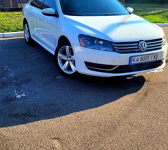 Белый Фольксваген Пассат, объемом двигателя 2.5 л и пробегом 233 тыс. км за 10800 $, фото 1 на Automoto.ua