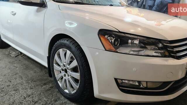 Белый Фольксваген Пассат, объемом двигателя 2.48 л и пробегом 233 тыс. км за 10250 $, фото 1 на Automoto.ua