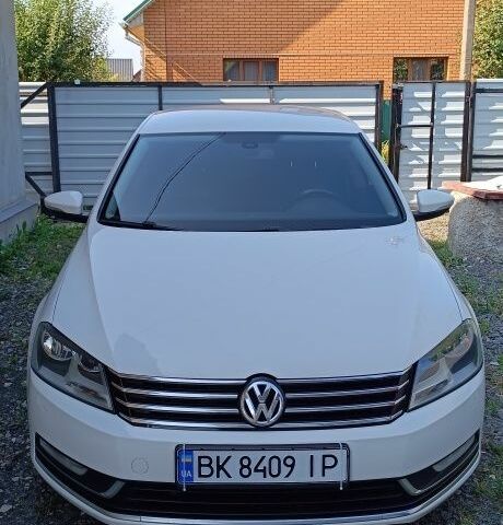 Белый Фольксваген Пассат, объемом двигателя 2 л и пробегом 272 тыс. км за 10800 $, фото 1 на Automoto.ua