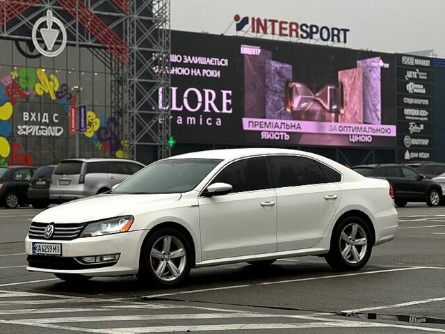 Білий Фольксваген Пассат, об'ємом двигуна 2.5 л та пробігом 242 тис. км за 8600 $, фото 1 на Automoto.ua
