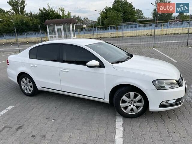 Білий Фольксваген Пассат, об'ємом двигуна 1.6 л та пробігом 235 тис. км за 9900 $, фото 1 на Automoto.ua