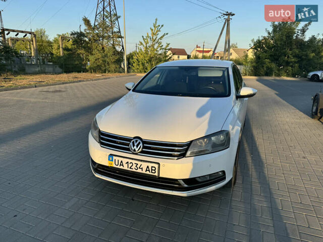 Белый Фольксваген Пассат, объемом двигателя 1.8 л и пробегом 216 тыс. км за 9300 $, фото 1 на Automoto.ua