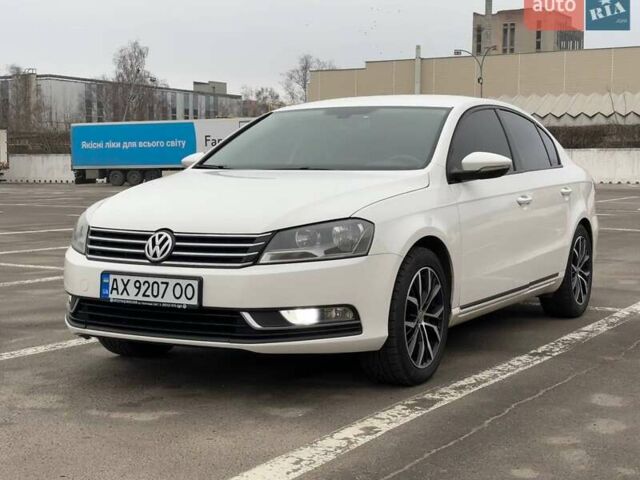 Белый Фольксваген Пассат, объемом двигателя 1.8 л и пробегом 202 тыс. км за 8400 $, фото 1 на Automoto.ua