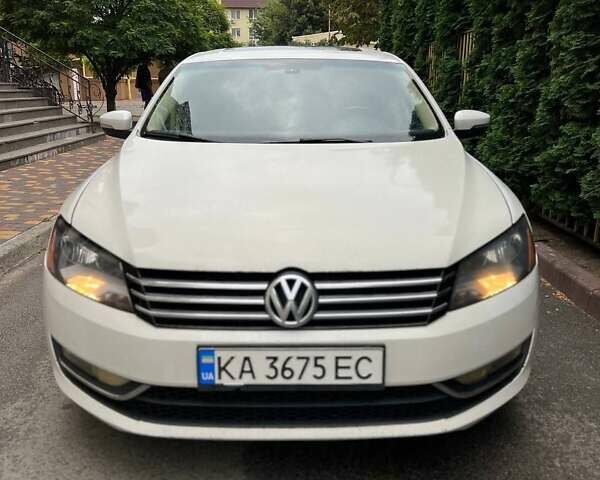 Білий Фольксваген Пассат, об'ємом двигуна 2.48 л та пробігом 217 тис. км за 9400 $, фото 1 на Automoto.ua