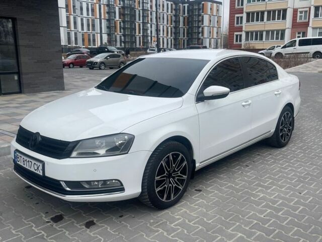 Белый Фольксваген Пассат, объемом двигателя 2 л и пробегом 203 тыс. км за 11800 $, фото 1 на Automoto.ua