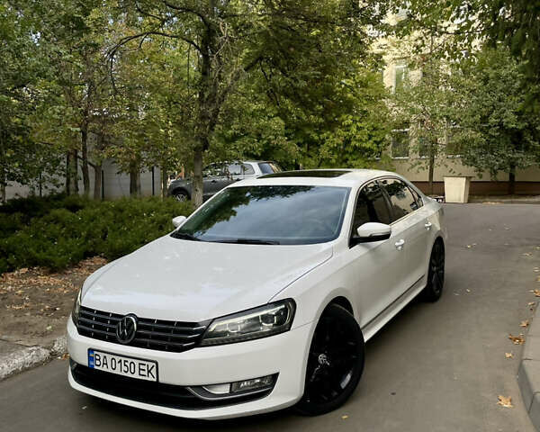 Белый Фольксваген Пассат, объемом двигателя 3.6 л и пробегом 205 тыс. км за 11800 $, фото 1 на Automoto.ua