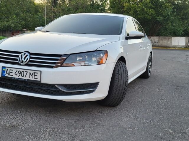 Белый Фольксваген Пассат, объемом двигателя 2.5 л и пробегом 299 тыс. км за 10000 $, фото 1 на Automoto.ua