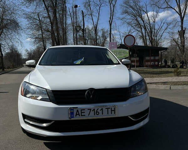 Белый Фольксваген Пассат, объемом двигателя 2.5 л и пробегом 217 тыс. км за 10000 $, фото 1 на Automoto.ua