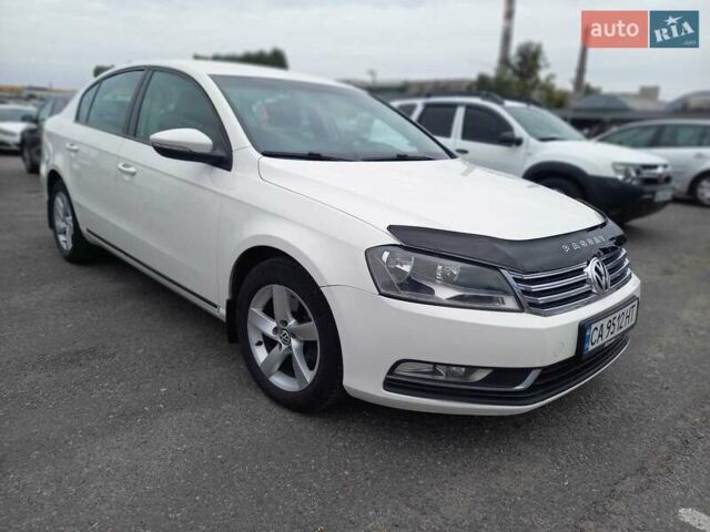 Белый Фольксваген Пассат, объемом двигателя 1.6 л и пробегом 240 тыс. км за 7700 $, фото 1 на Automoto.ua