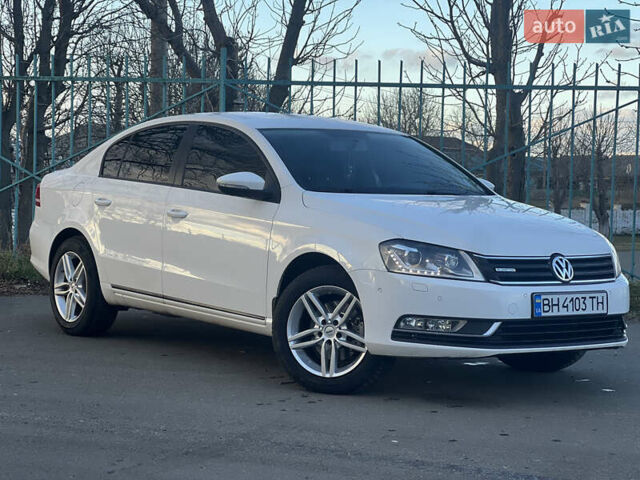 Білий Фольксваген Пассат, об'ємом двигуна 1.6 л та пробігом 299 тис. км за 10800 $, фото 1 на Automoto.ua