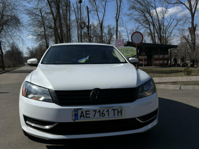 Белый Фольксваген Пассат, объемом двигателя 2.5 л и пробегом 217 тыс. км за 10000 $, фото 1 на Automoto.ua