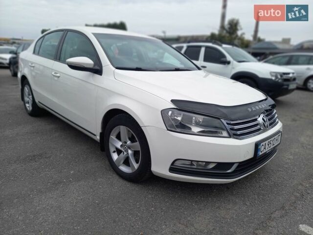 Белый Фольксваген Пассат, объемом двигателя 1.6 л и пробегом 240 тыс. км за 7800 $, фото 1 на Automoto.ua