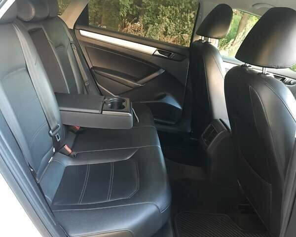 Білий Фольксваген Пассат, об'ємом двигуна 2.5 л та пробігом 195 тис. км за 10000 $, фото 1 на Automoto.ua