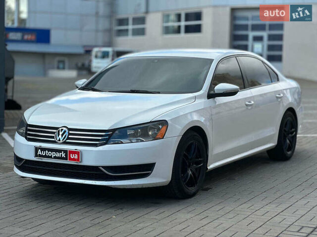 Білий Фольксваген Пассат, об'ємом двигуна 2.5 л та пробігом 277 тис. км за 9440 $, фото 1 на Automoto.ua