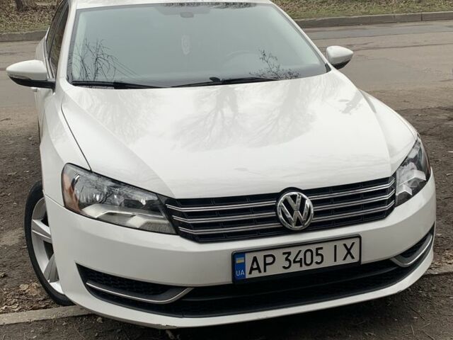 Белый Фольксваген Пассат, объемом двигателя 2.5 л и пробегом 220 тыс. км за 10000 $, фото 1 на Automoto.ua