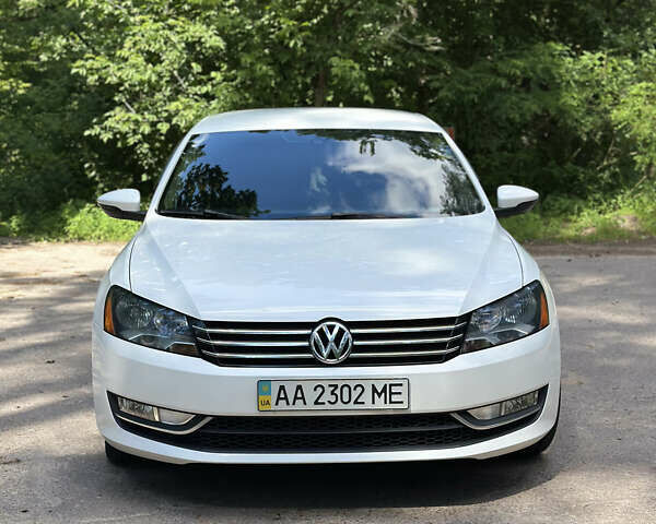 Белый Фольксваген Пассат, объемом двигателя 2.5 л и пробегом 264 тыс. км за 10950 $, фото 1 на Automoto.ua